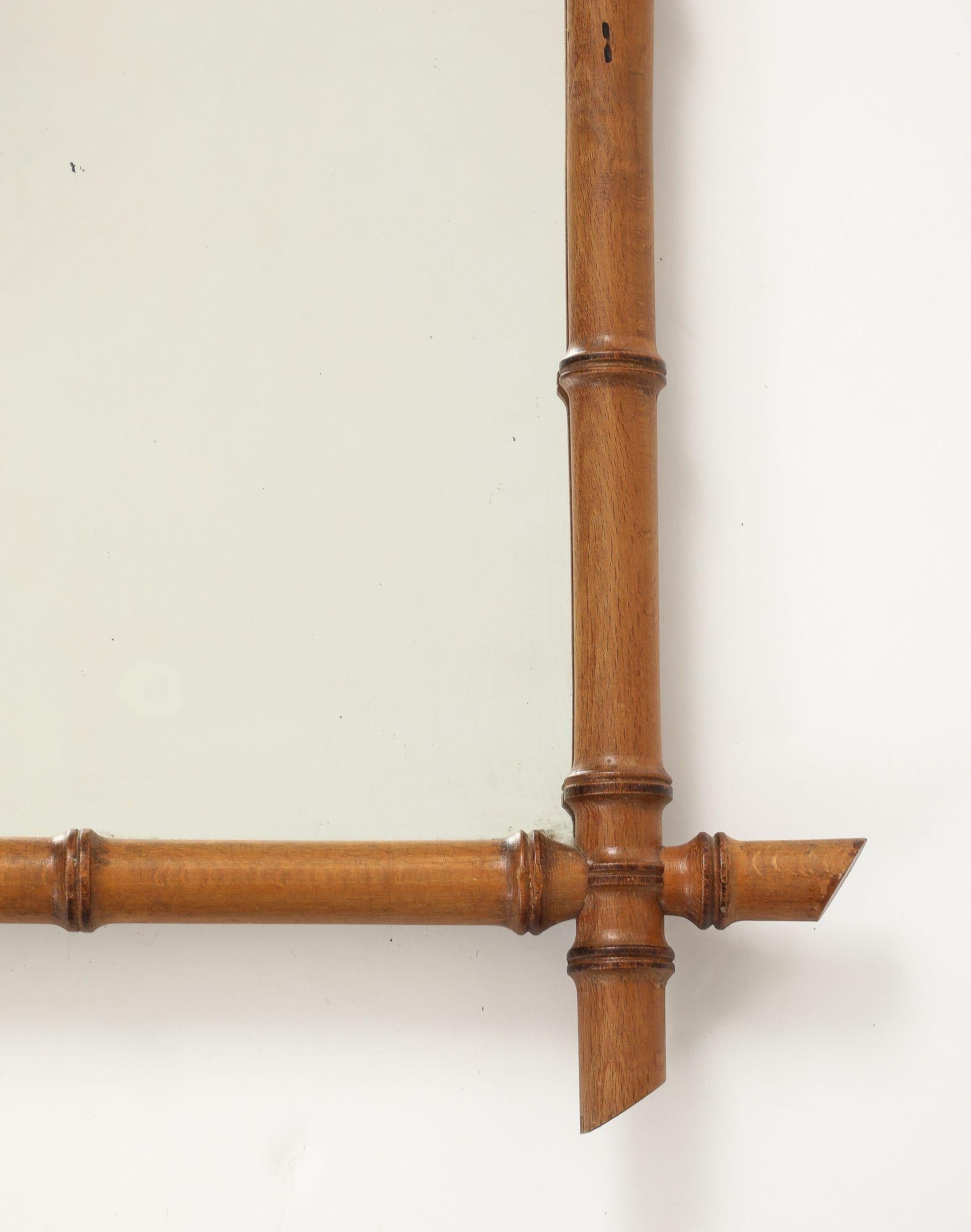 Espejo pequeño con marco tallado de imitación de bambú, Inglaterra Años 40 mediados del siglo XX en venta