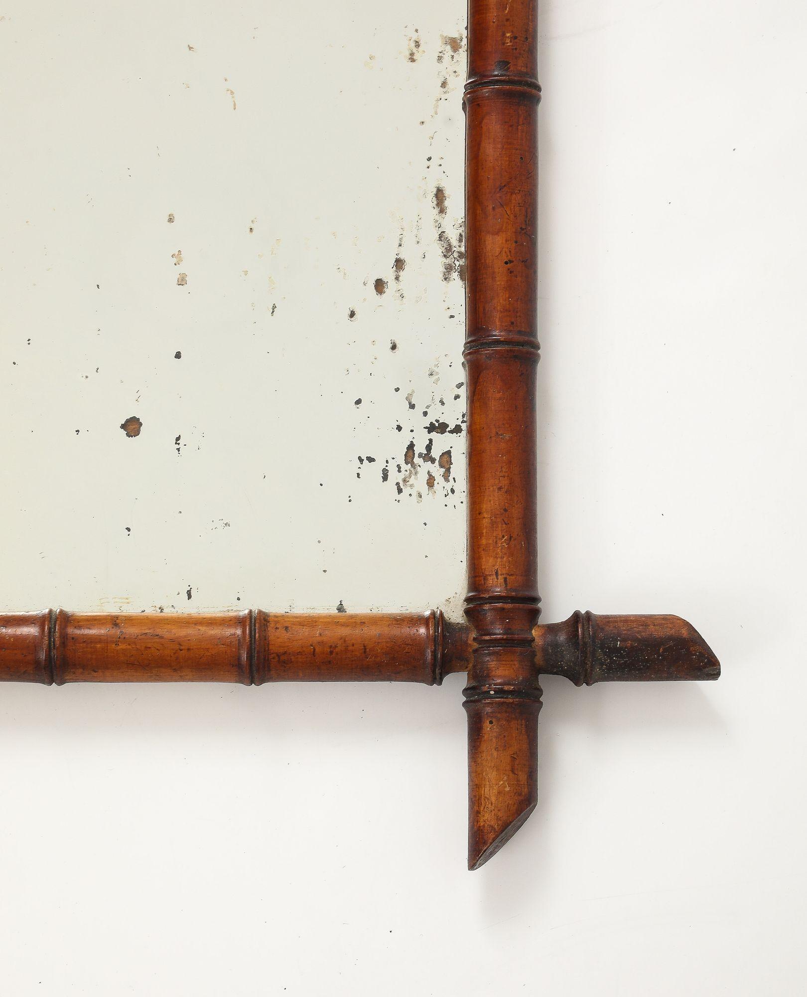 Espejo pequeño con marco tallado de imitación de bambú, Inglaterra Años 40 en venta 1