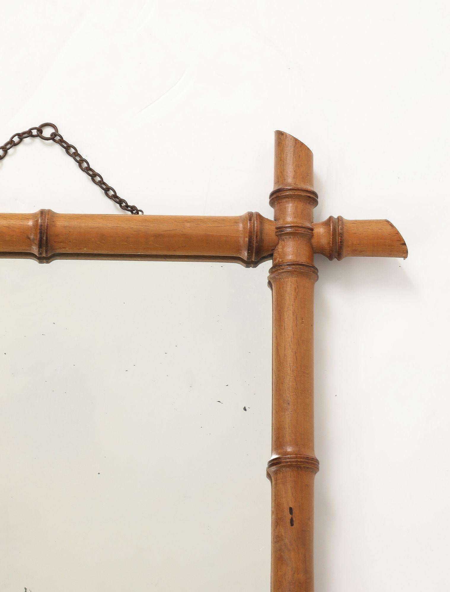 Espejo pequeño con marco tallado de imitación de bambú, Inglaterra Años 40 en venta 1