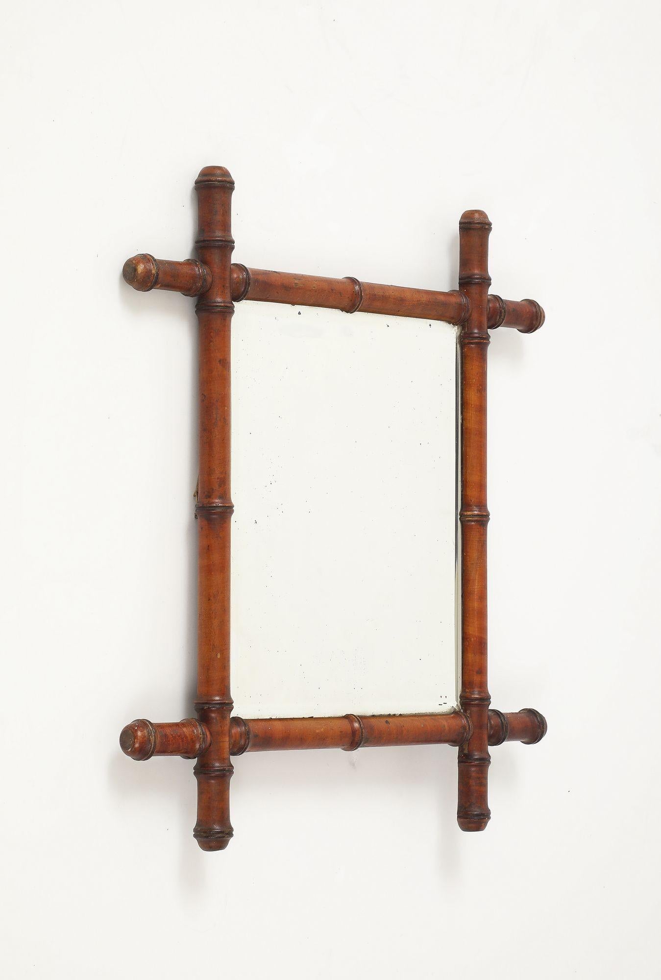 Espejo pequeño con marco tallado de imitación de bambú, Inglaterra Años 40 en venta 1