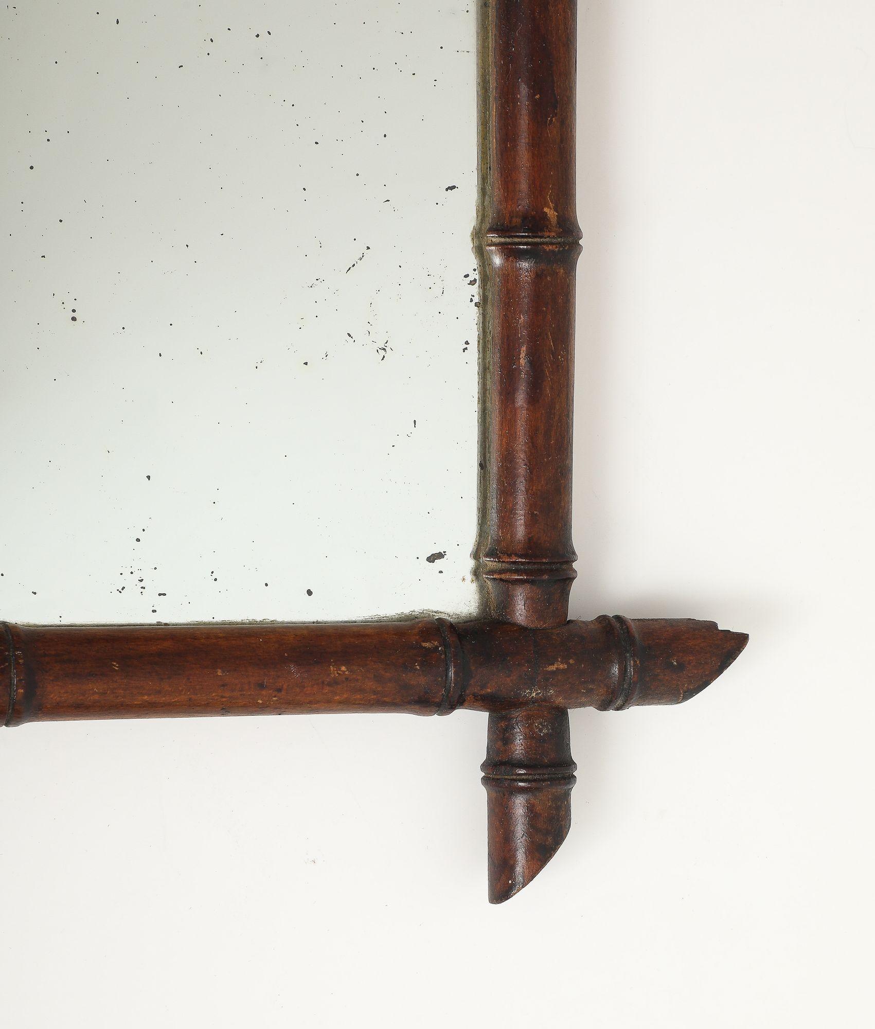 Espejo pequeño con marco tallado de imitación de bambú, Inglaterra Años 40 en venta 1