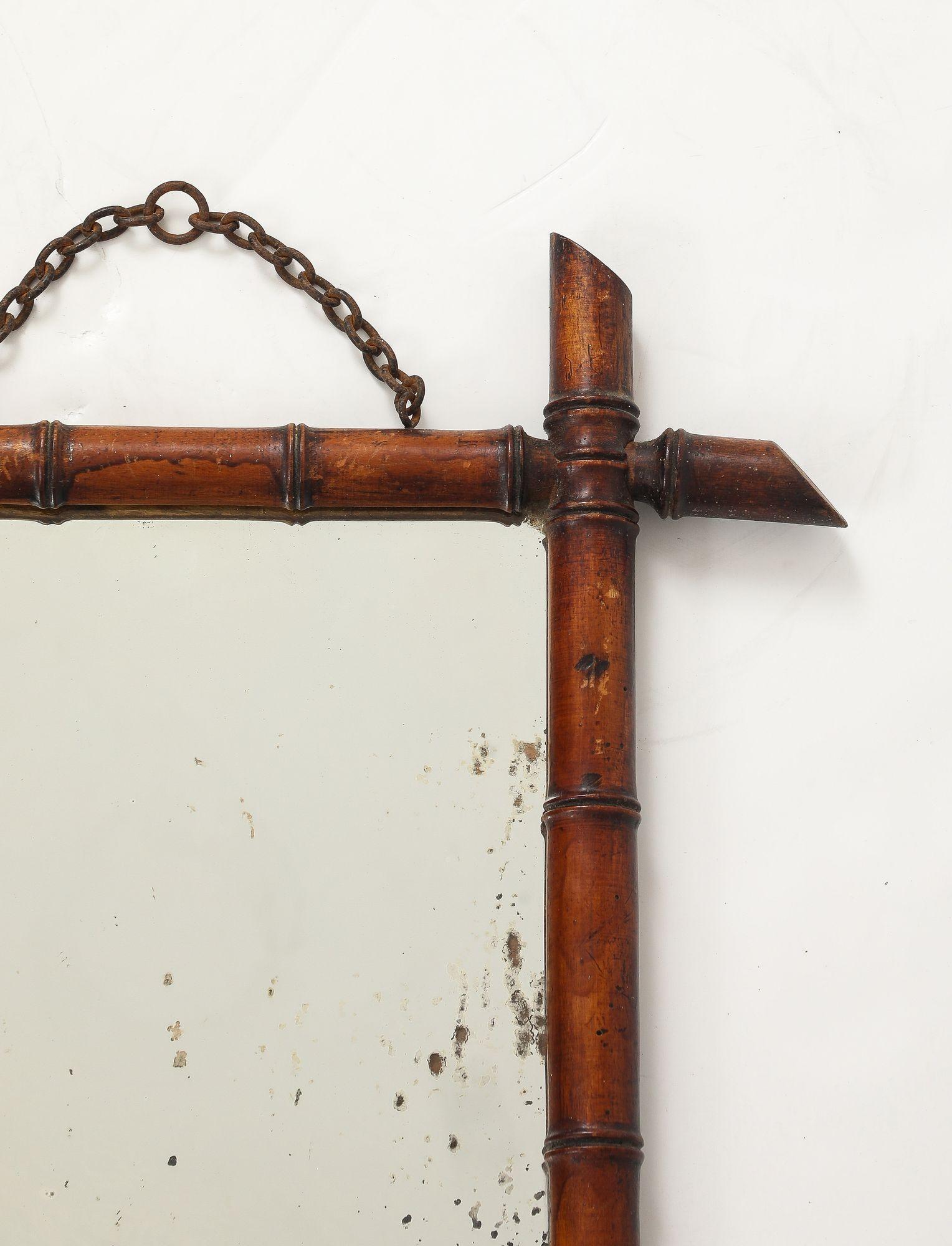 Espejo pequeño con marco tallado de imitación de bambú, Inglaterra Años 40 en venta 2