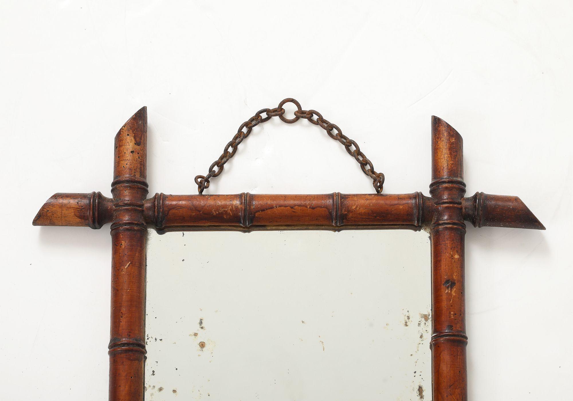 Espejo pequeño con marco tallado de imitación de bambú, Inglaterra Años 40 en venta 3