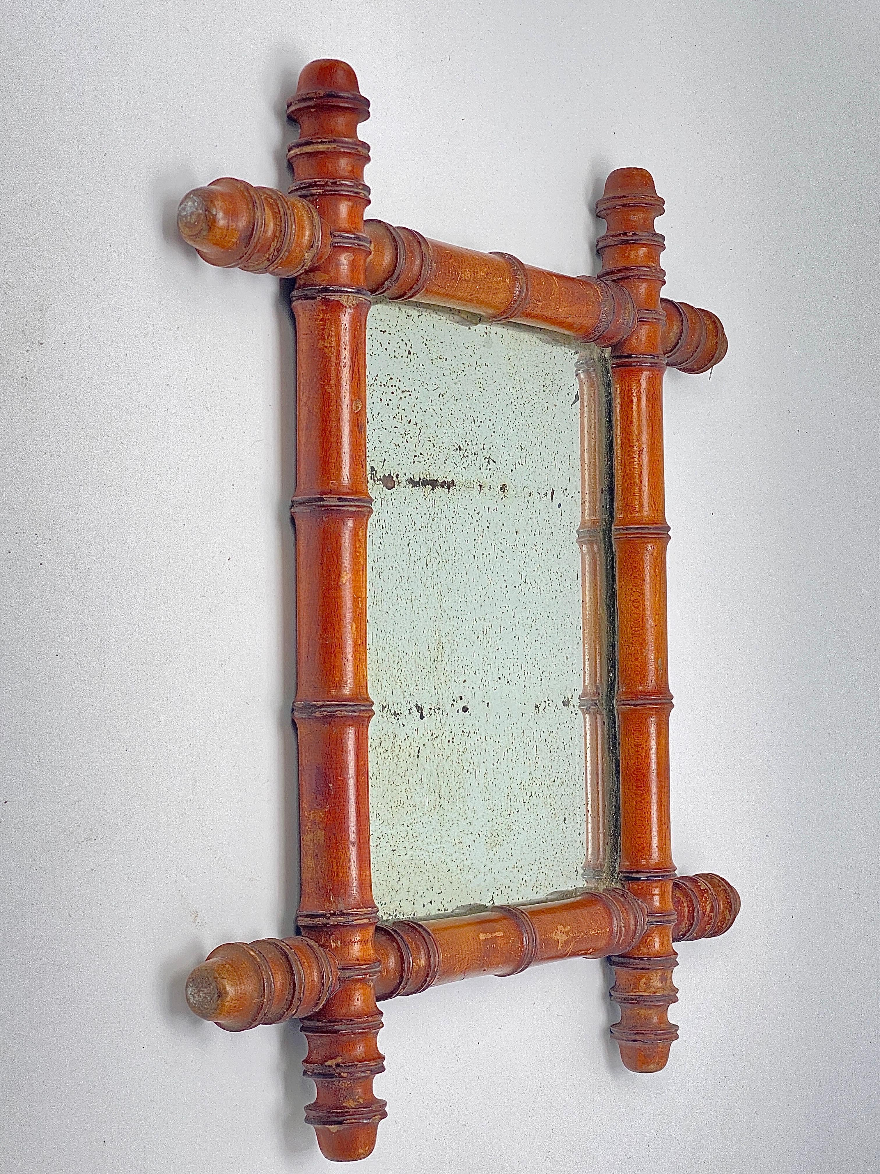 This mirror has been made in the 19th century, in France. The material is faux bamboo, in a brown color.