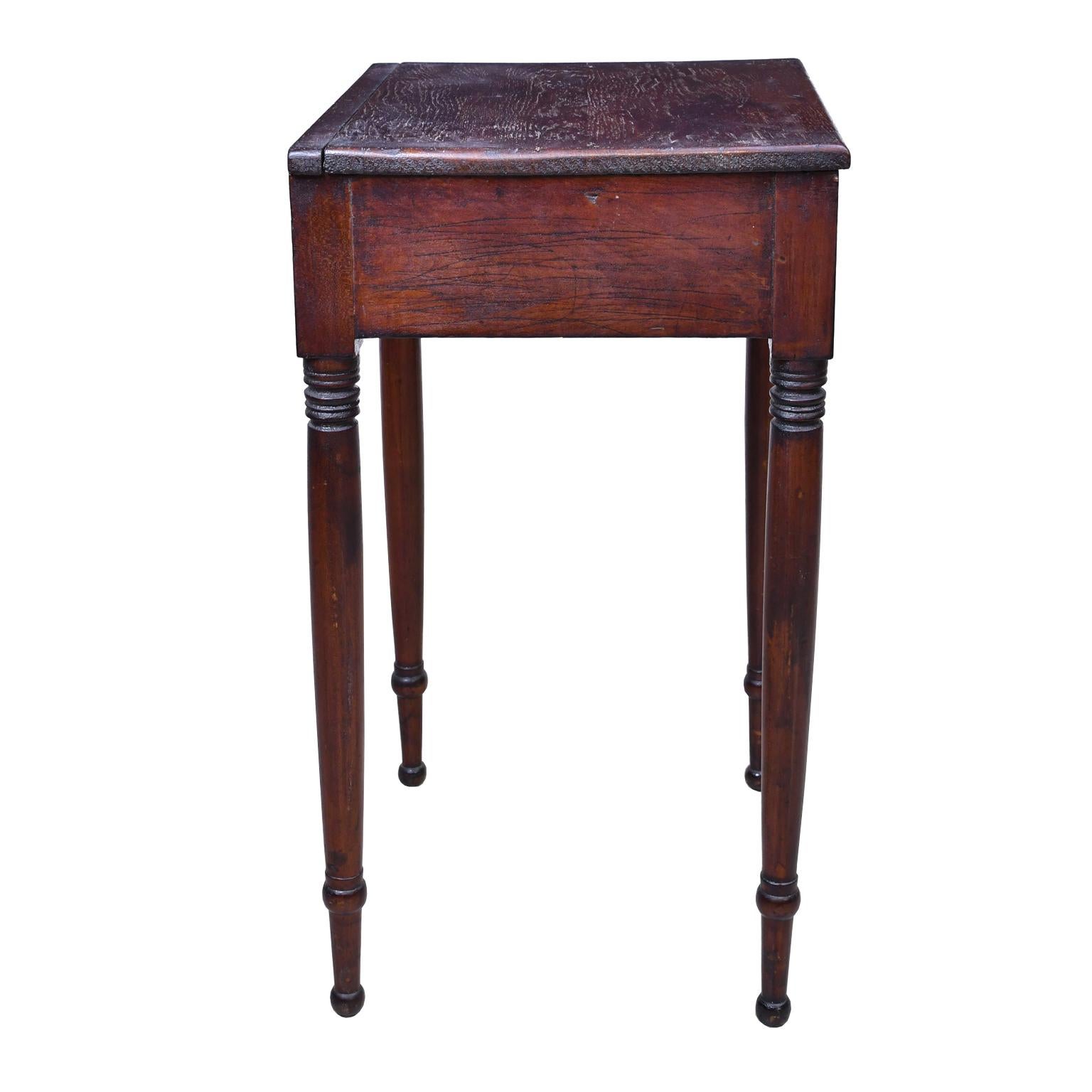 Small Federal or Sheraton Nightstand in Mahogany, circa 1800 2