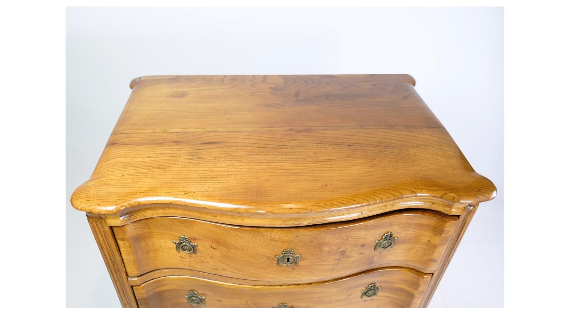 Louis XIV Fine Louise Seize Chest of Drawers Made In Elm Wood from 1780s For Sale
