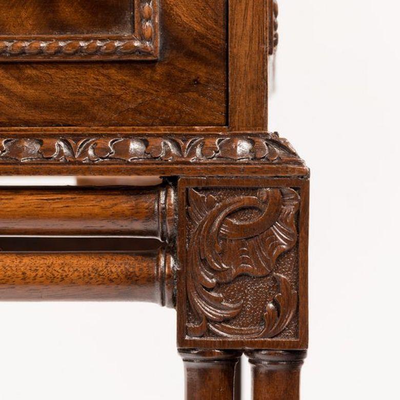 Early 20th Century Small Fine Quality Georgian Style Mahogany Cabinet