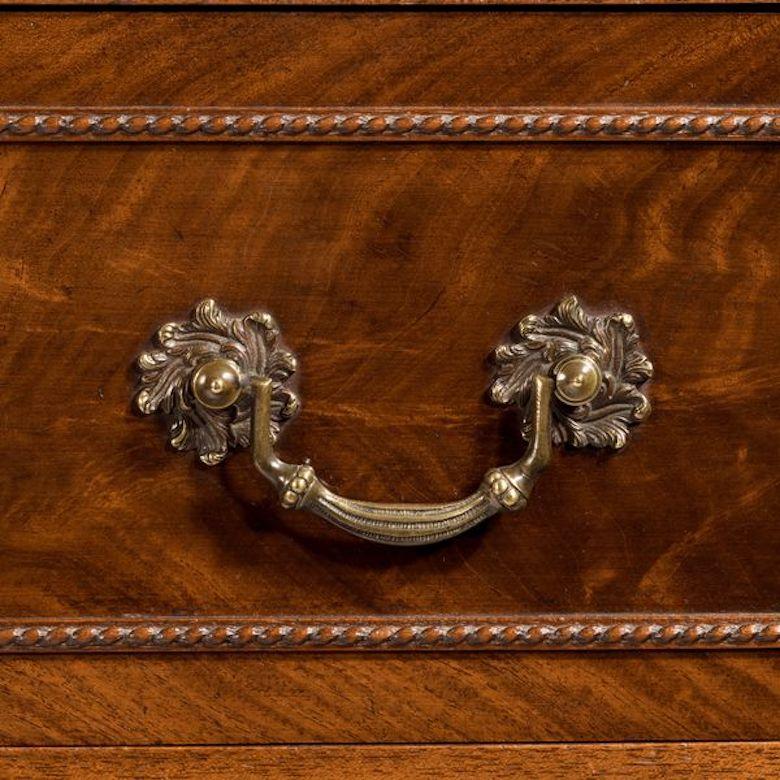 Early 20th Century Small Fine Quality Georgian Style Mahogany Cabinet