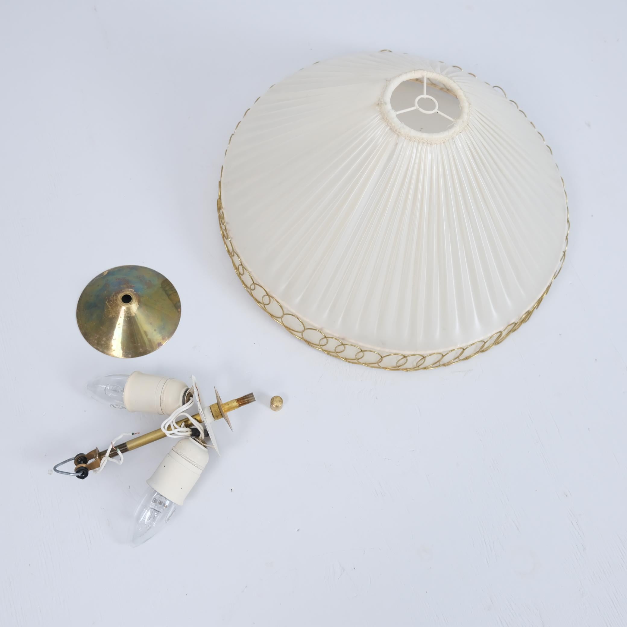 Piccola lampada da incasso finlandese Model 1241 in ottone e tessuto sintetico, Valinte 1950 in vendita 2