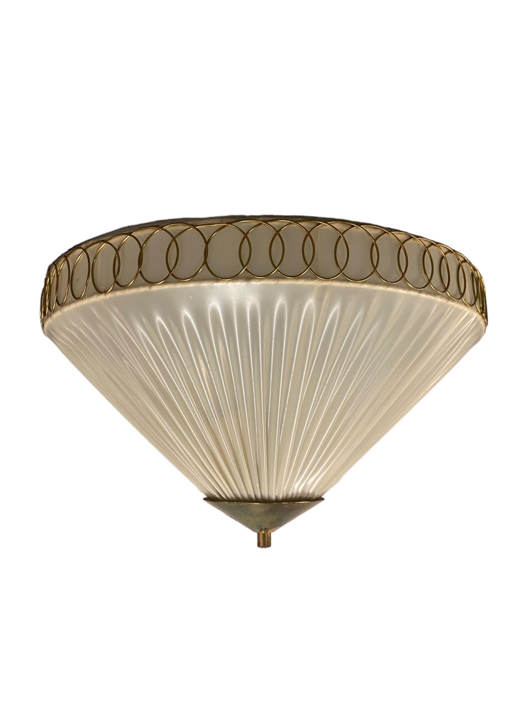 Mid-Century moderno Piccola lampada da incasso finlandese Model 1241 in ottone e tessuto sintetico, Valinte 1950 in vendita