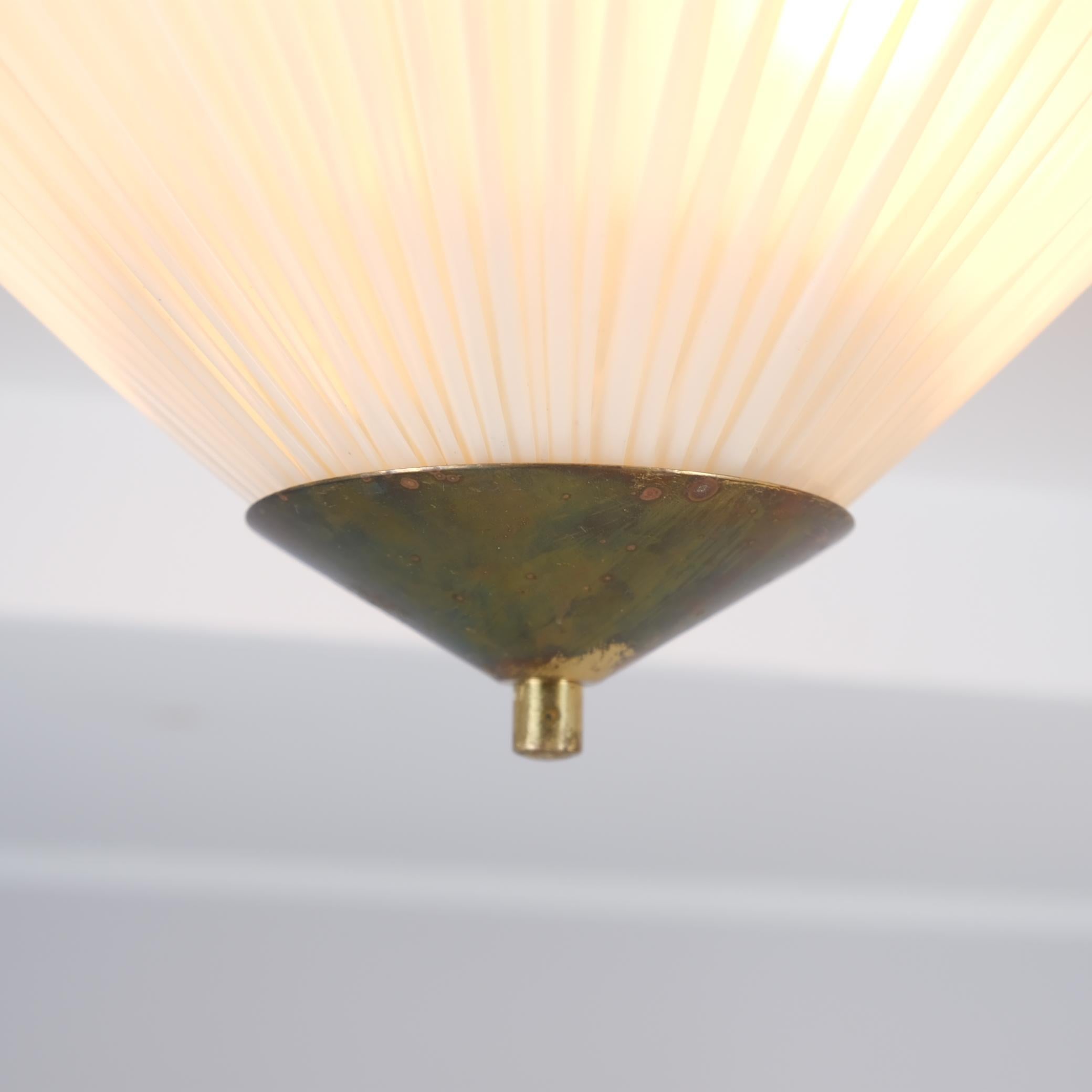 Piccola lampada da incasso finlandese Model 1241 in ottone e tessuto sintetico, Valinte 1950 In condizioni buone in vendita a Helsinki, FI
