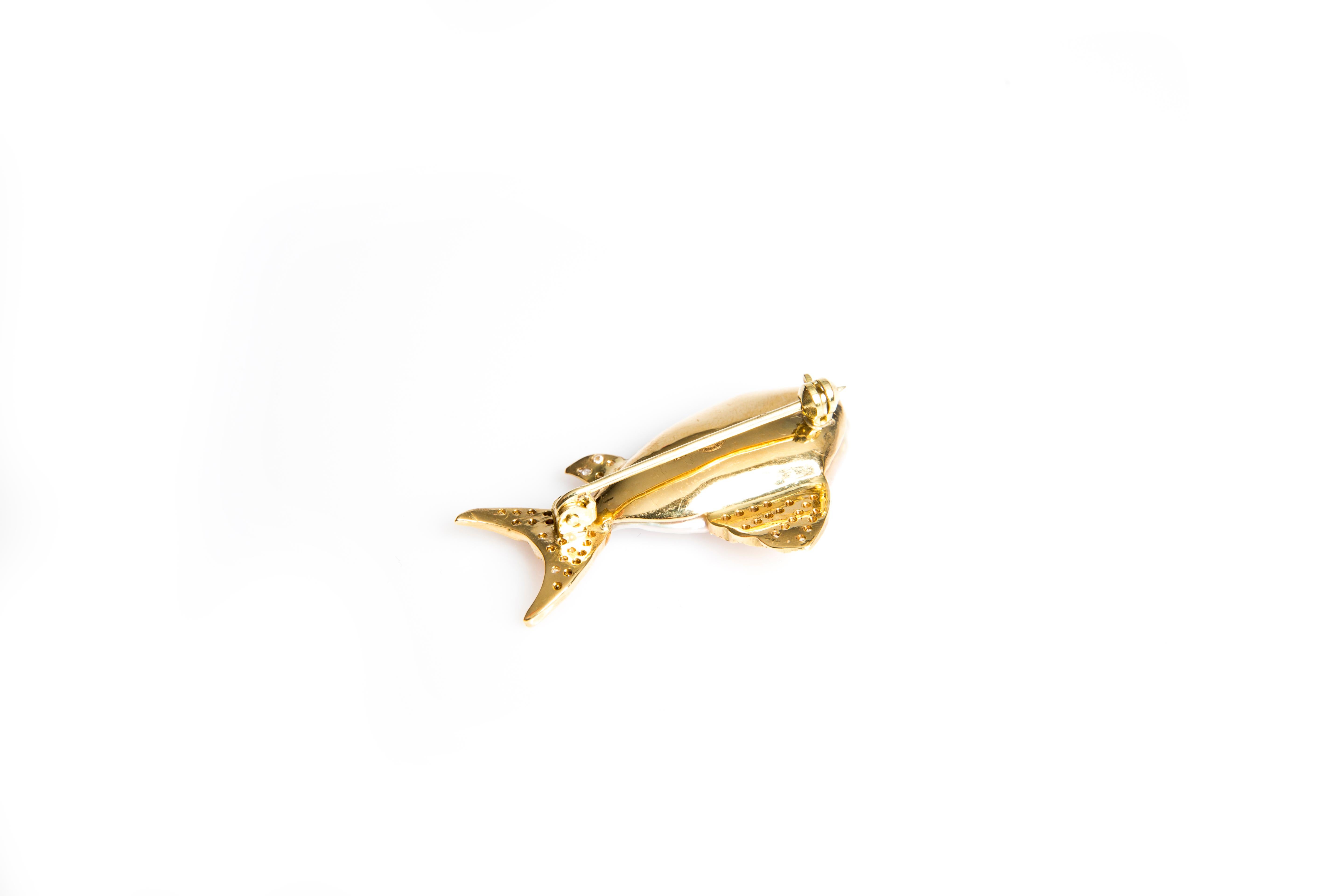 Women's or Men's Small Fish, Cultured Pearl, Black and White Diamonds in Yellow Gold 18K Brooch For Sale