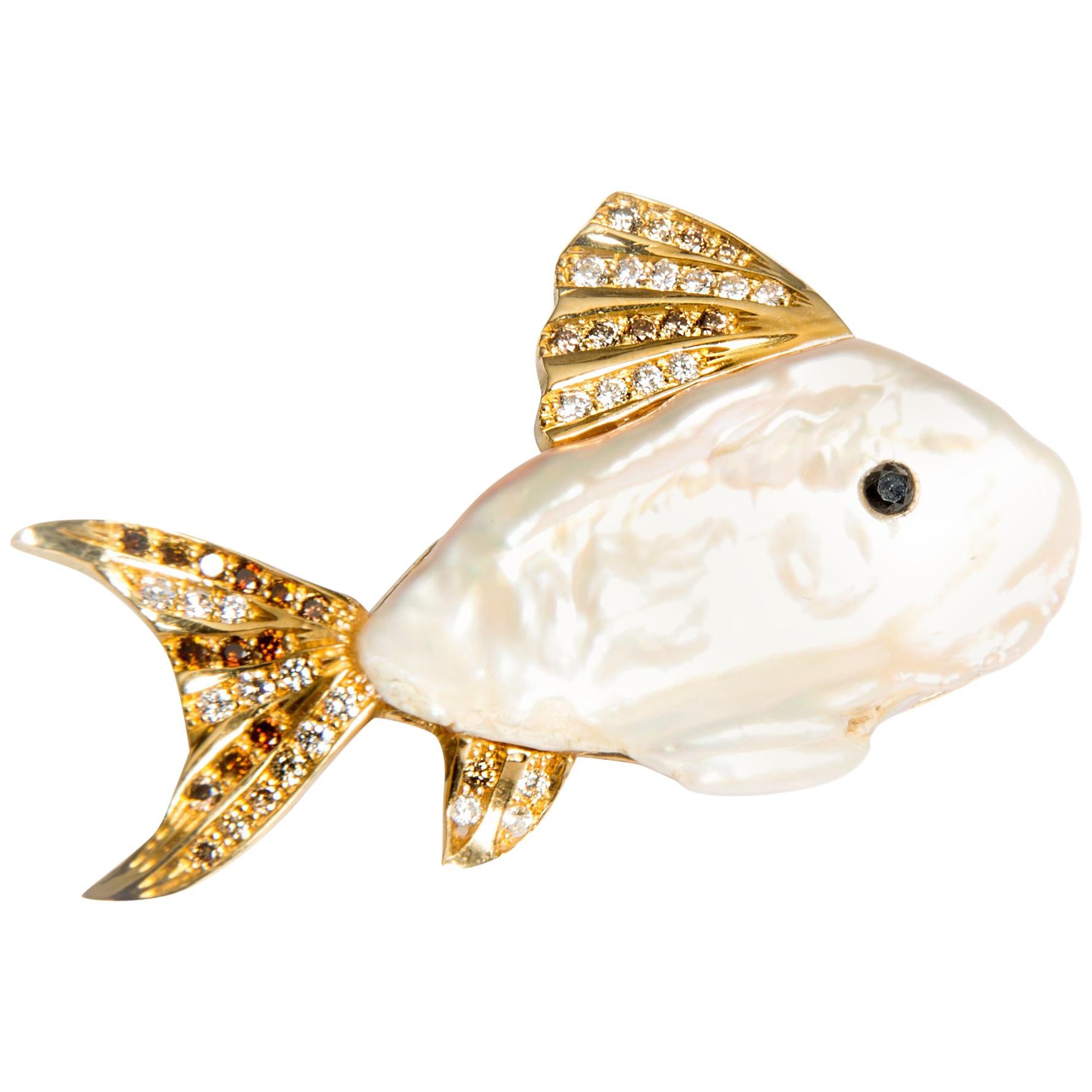 Small Fish, Cultured Pearl, Black and White Diamonds in Yellow Gold 18K Brooch For Sale
