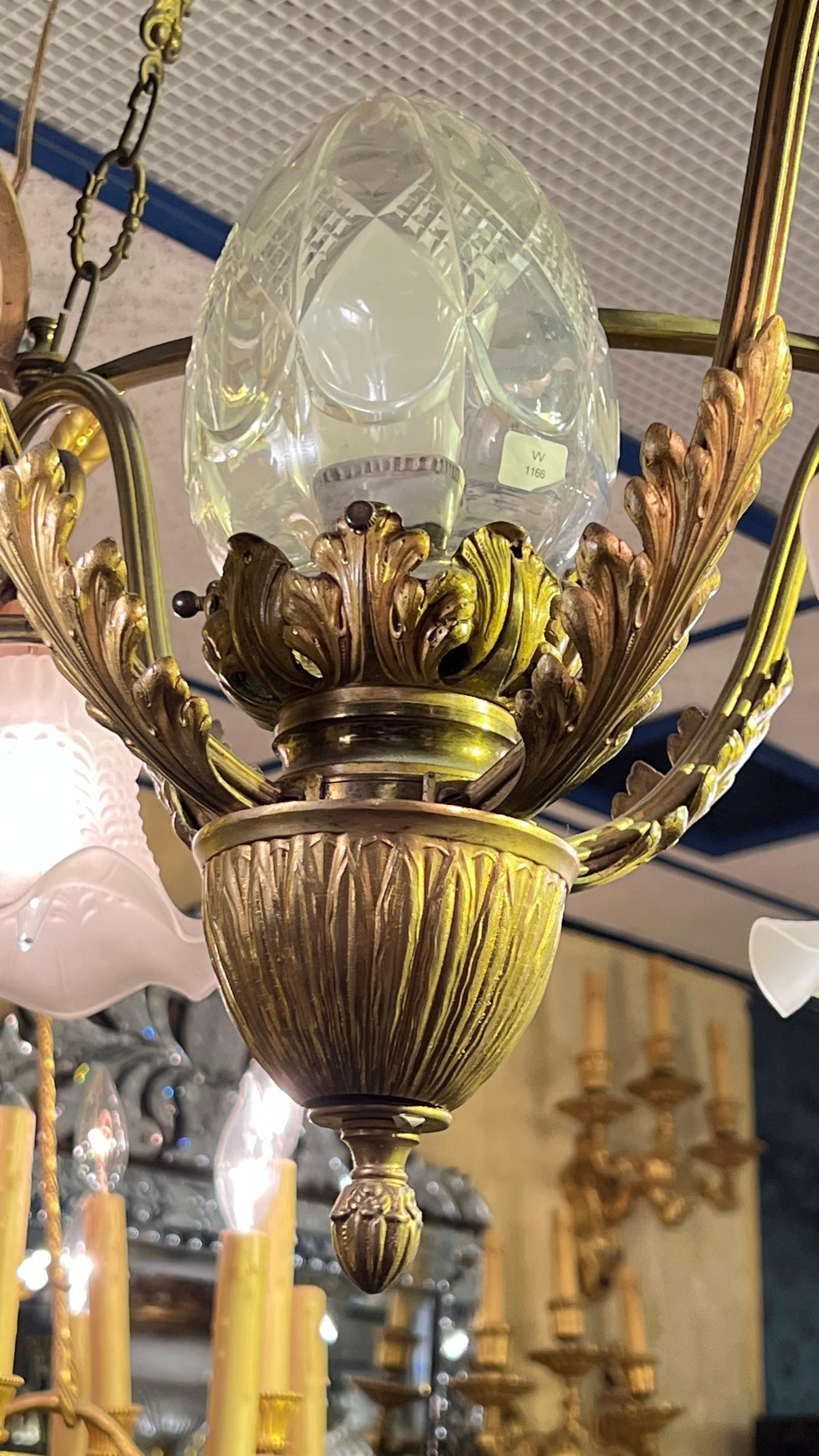 Lustre ancien à cinq lumières de style Louis XV en bronze doré en vente 4
