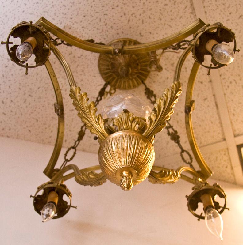 Lustre ancien à cinq lumières de style Louis XV en bronze doré en vente 6