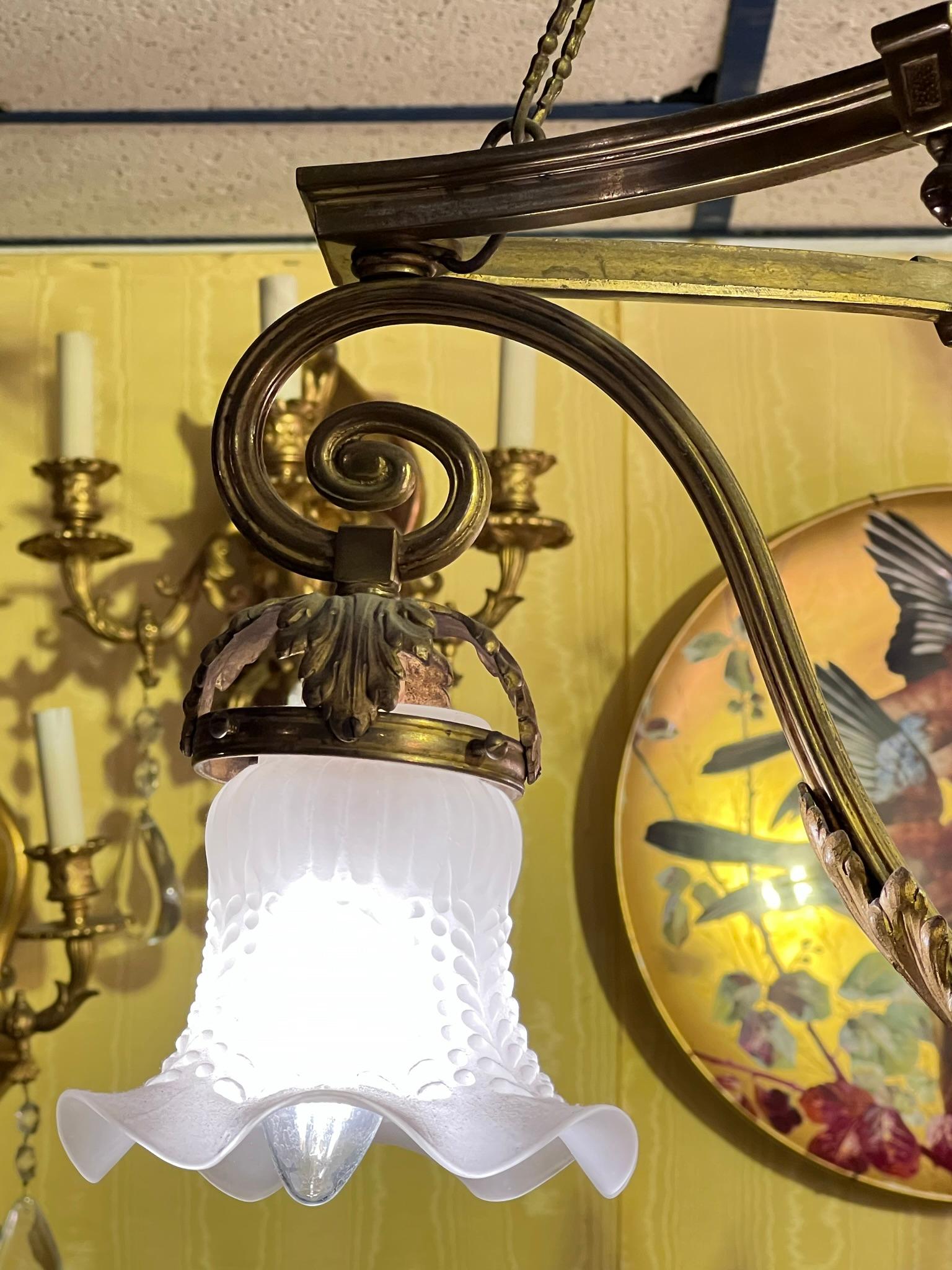 Kronleuchter mit fünf Leuchten aus vergoldeter Bronze im Louis-XV-Stil im Angebot 4