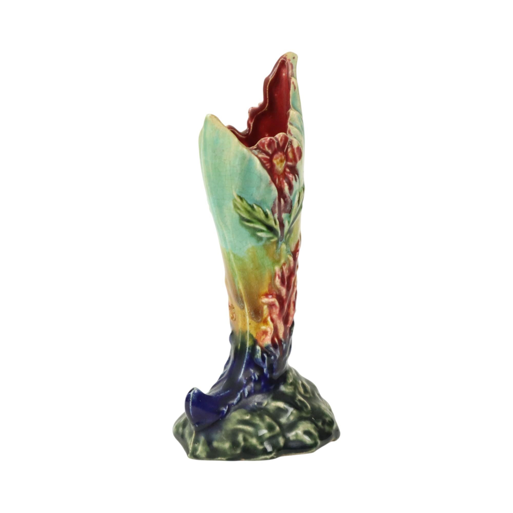 Kleine florale Jugendstil-Vase Crackle Majolika-Keramik im Zustand „Gut“ im Angebot in Poperinge, BE