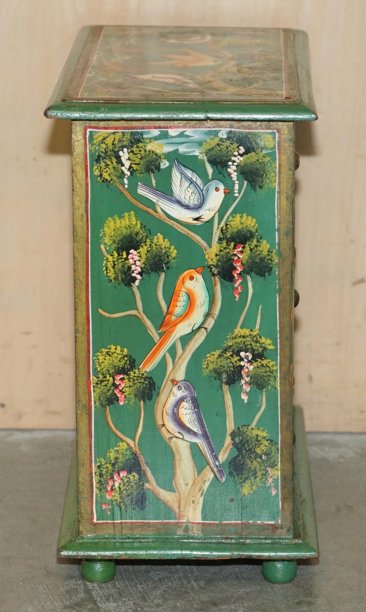 SMALL FLORAL & BIRD HAND PAINTED GREEN SIDE END LAMP WINE TABLE CHEST OF DRAWERs For Sale 9