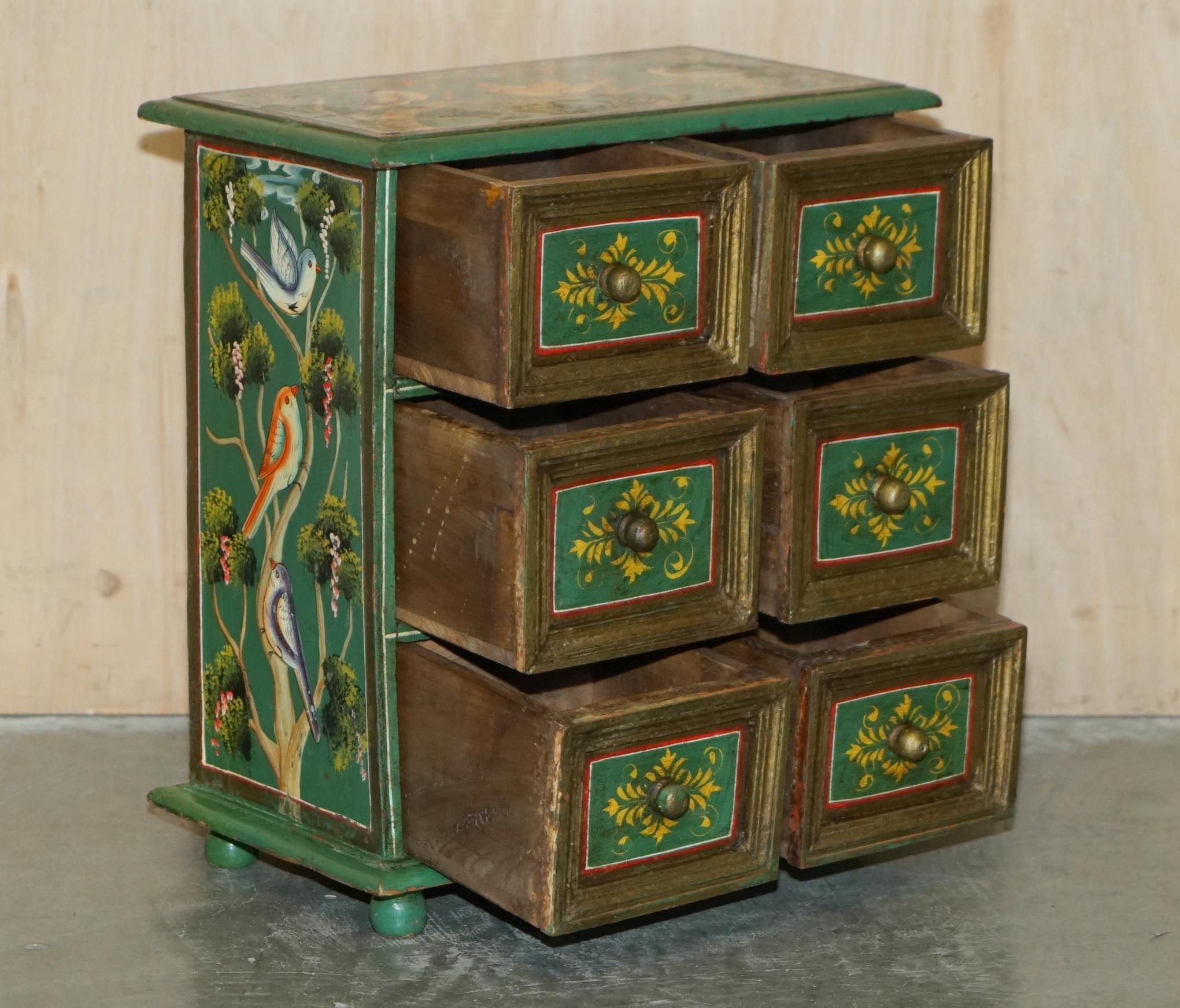 SMALL FLORAL & BIRD HAND PAINTED GREEN SIDE END LAMP WINE TABLE CHEST OF DRAWERs For Sale 11