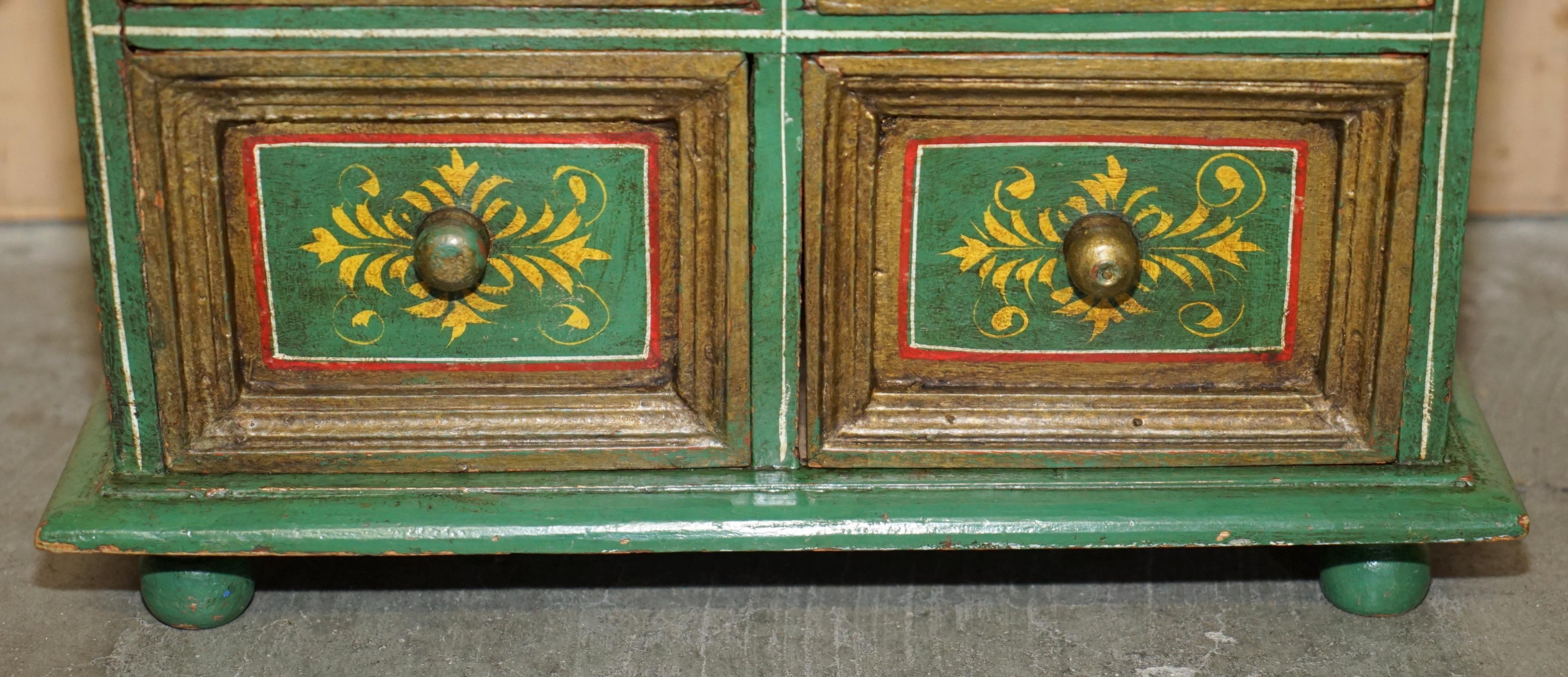 SMALL FLORAL & BIRD HAND PAINTED GREEN SIDE END LAMP WINE TABLE CHEST OF DRAWERs For Sale 1