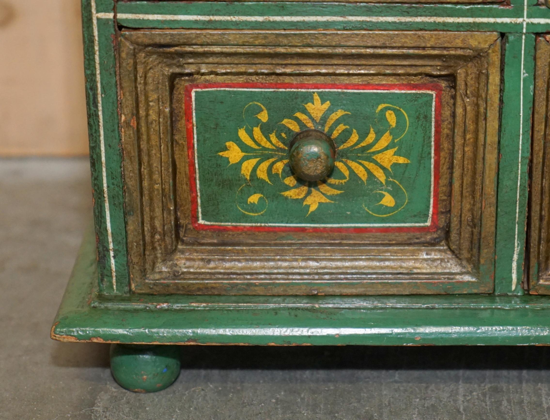 SMALL FLORAL & BIRD HAND PAINTED GREEN SIDE END LAMP WINE TABLE CHEST OF DRAWERs For Sale 2