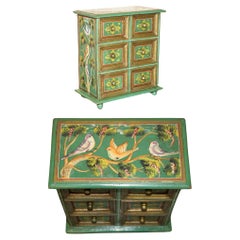 SMALL FLORAL & BIRD HAND PAINTED GRÜNE SIDE END LAMP WINE TABLE CHEST OF DRAWERs