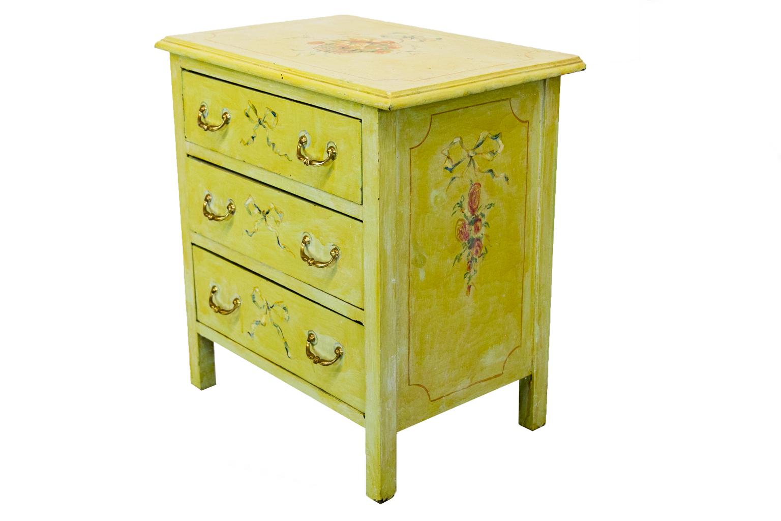 Small Floral Painted Chest For Sale 1