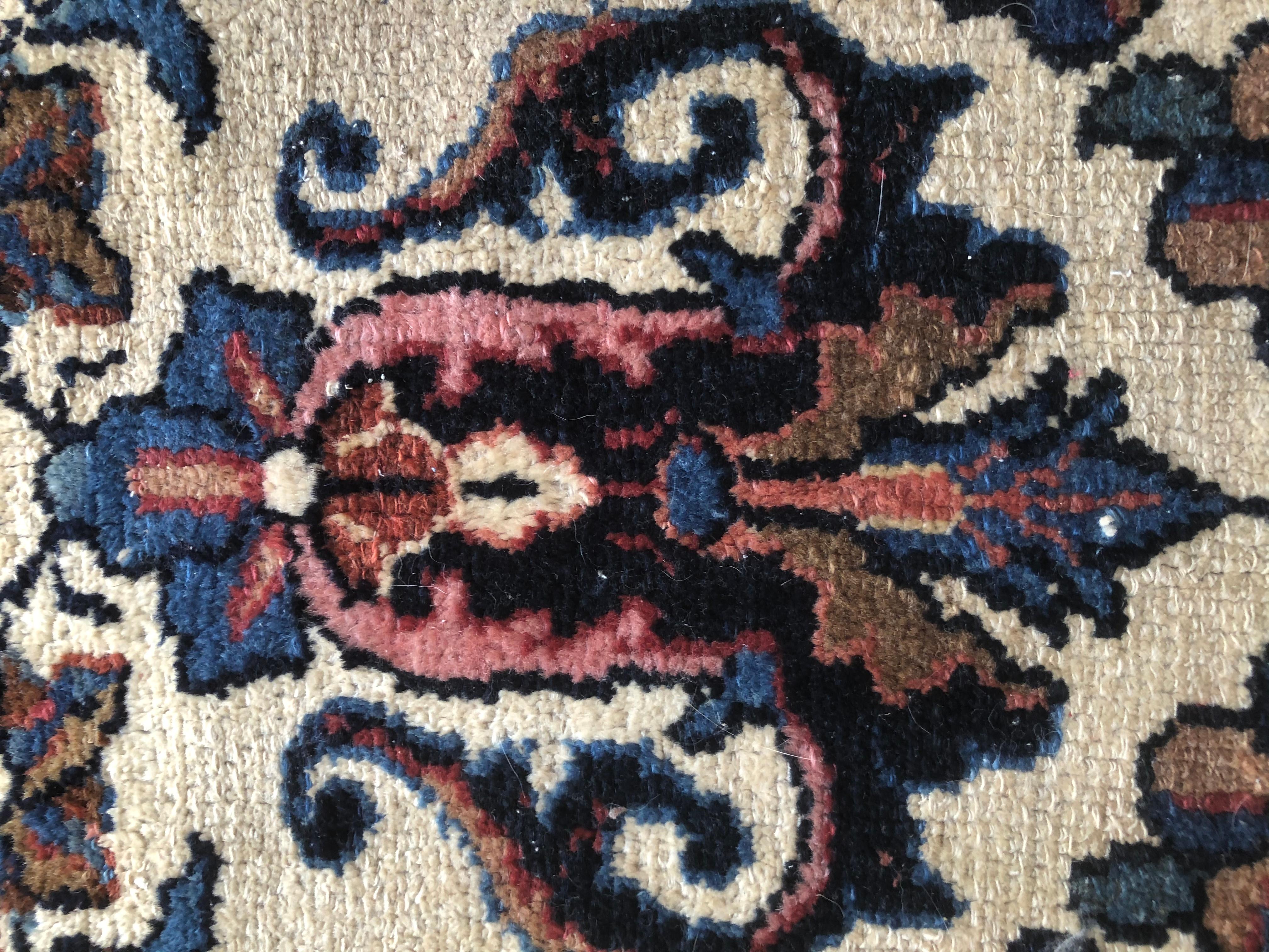 Small Floral Persian Rug Fine Wool For Sale 3