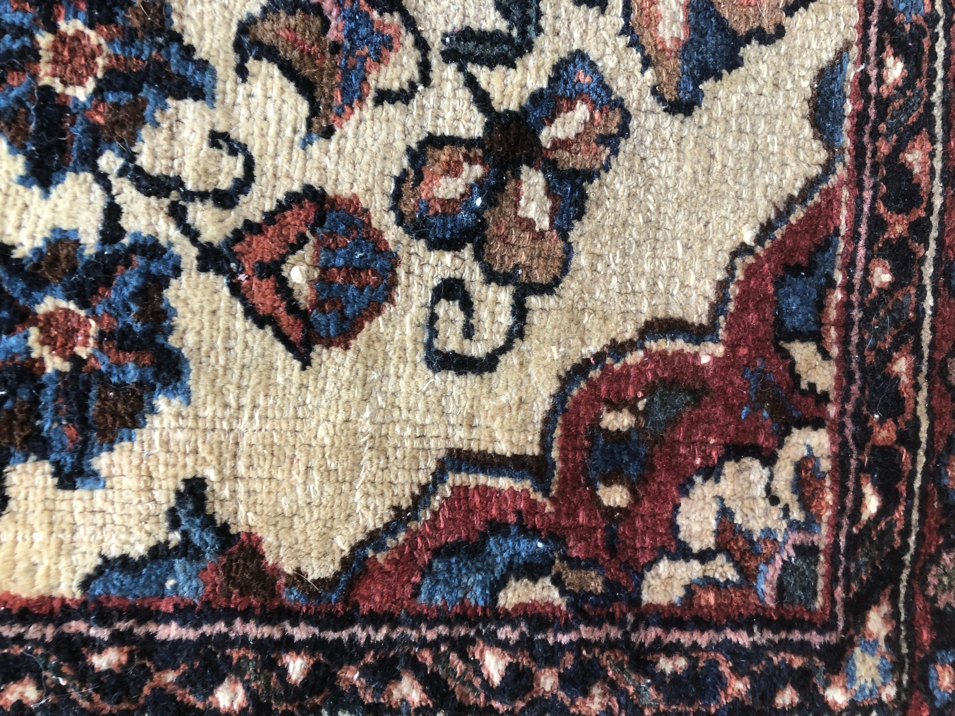 Small Floral Persian Rug Fine Wool For Sale 5