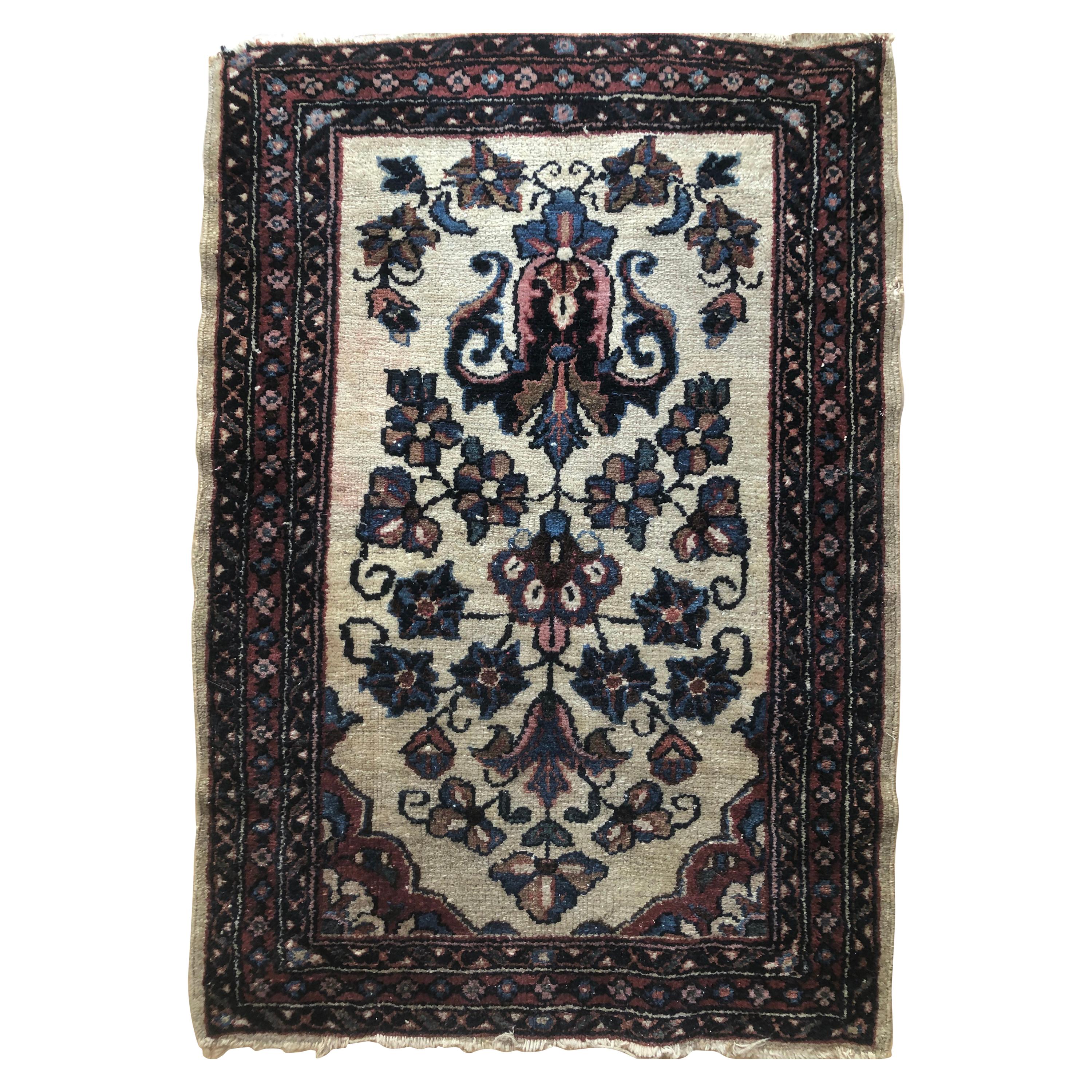 Petit tapis persan floral en laine fine