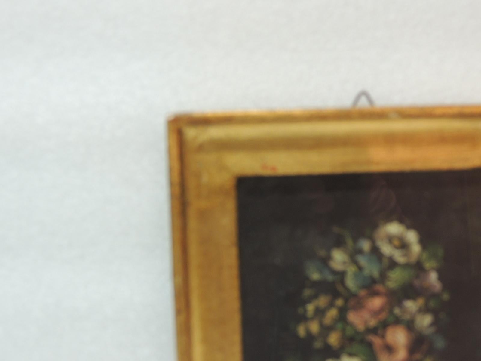 Petit tableau florentin encadré représentant des fleurs et des timbres : 