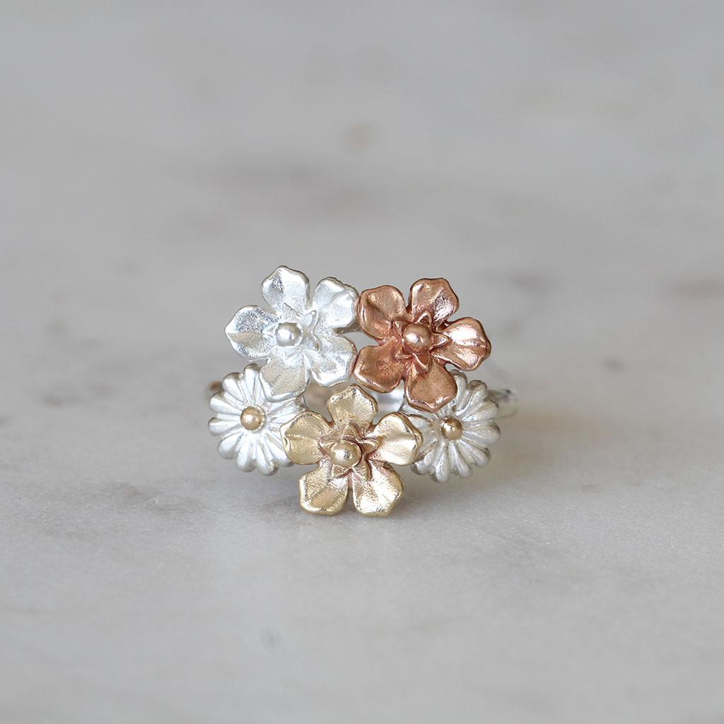Im Angebot: Blumenstrauß-Ring/ 9CT Gold und Silber () 5