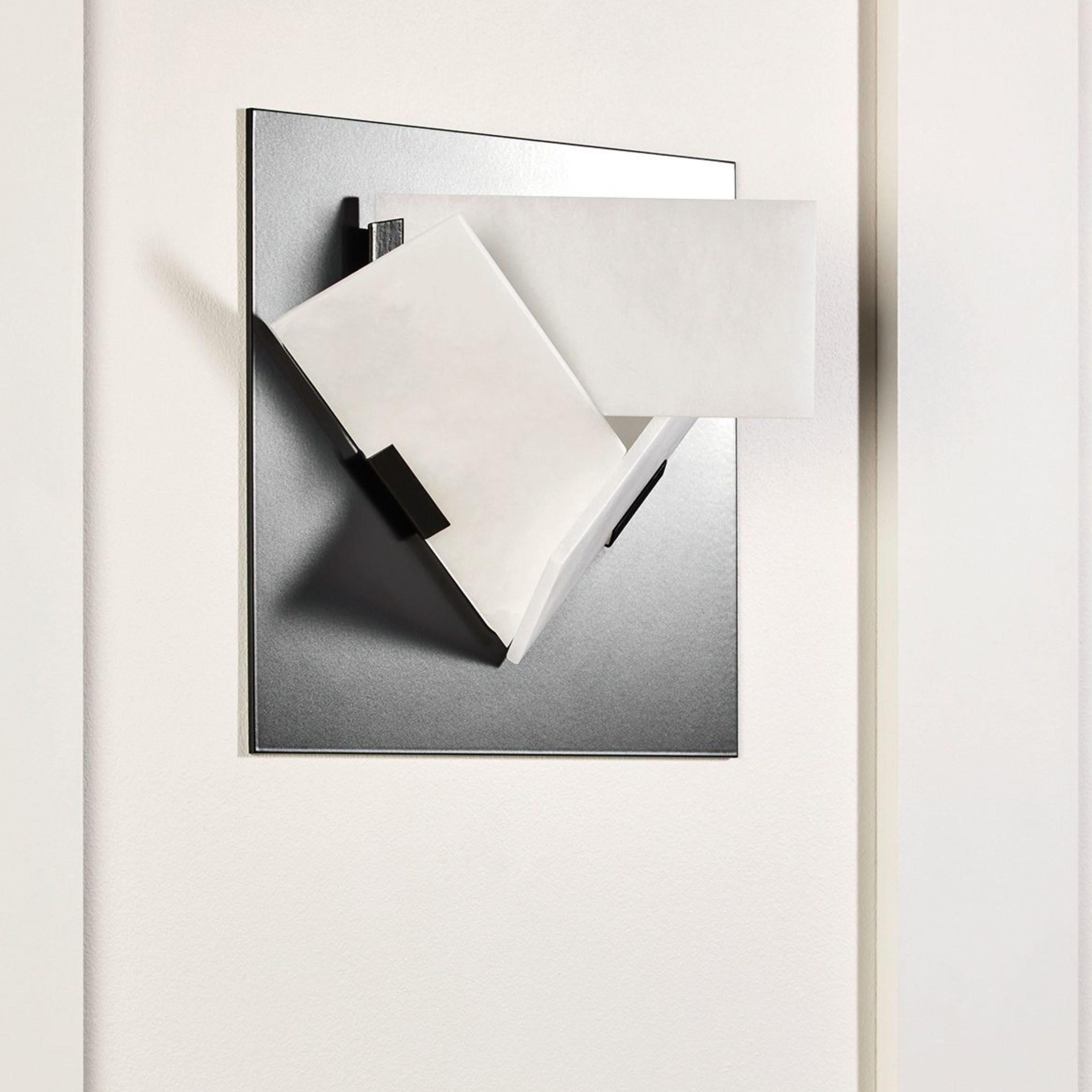 Petite applique en albâtre Fly 1 Metal à la manière de Pierre Chareau Neuf - En vente à Glendale, CA