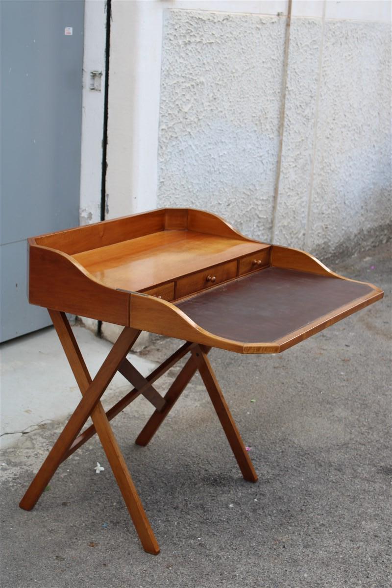 Small Folding Desk Cantieri Carugati Gianfranco Frattini 1959 in Italian Walnut For Sale 8