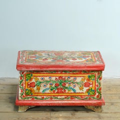 piccola cassettiera in stile folk, CIRCA 1930