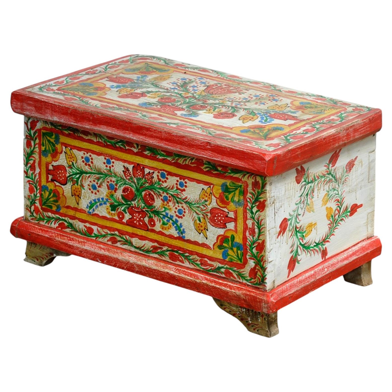 Petit coffre d'art populaire, CIRCA 1930 en vente