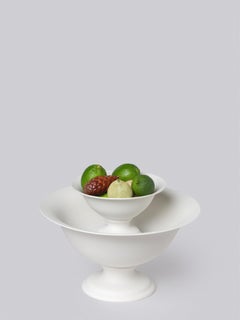Petite jardinière vase en porcelaine à pieds en biscuit mat