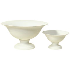 Small Footed Porcelain Vaso Planter in Matte Bisque