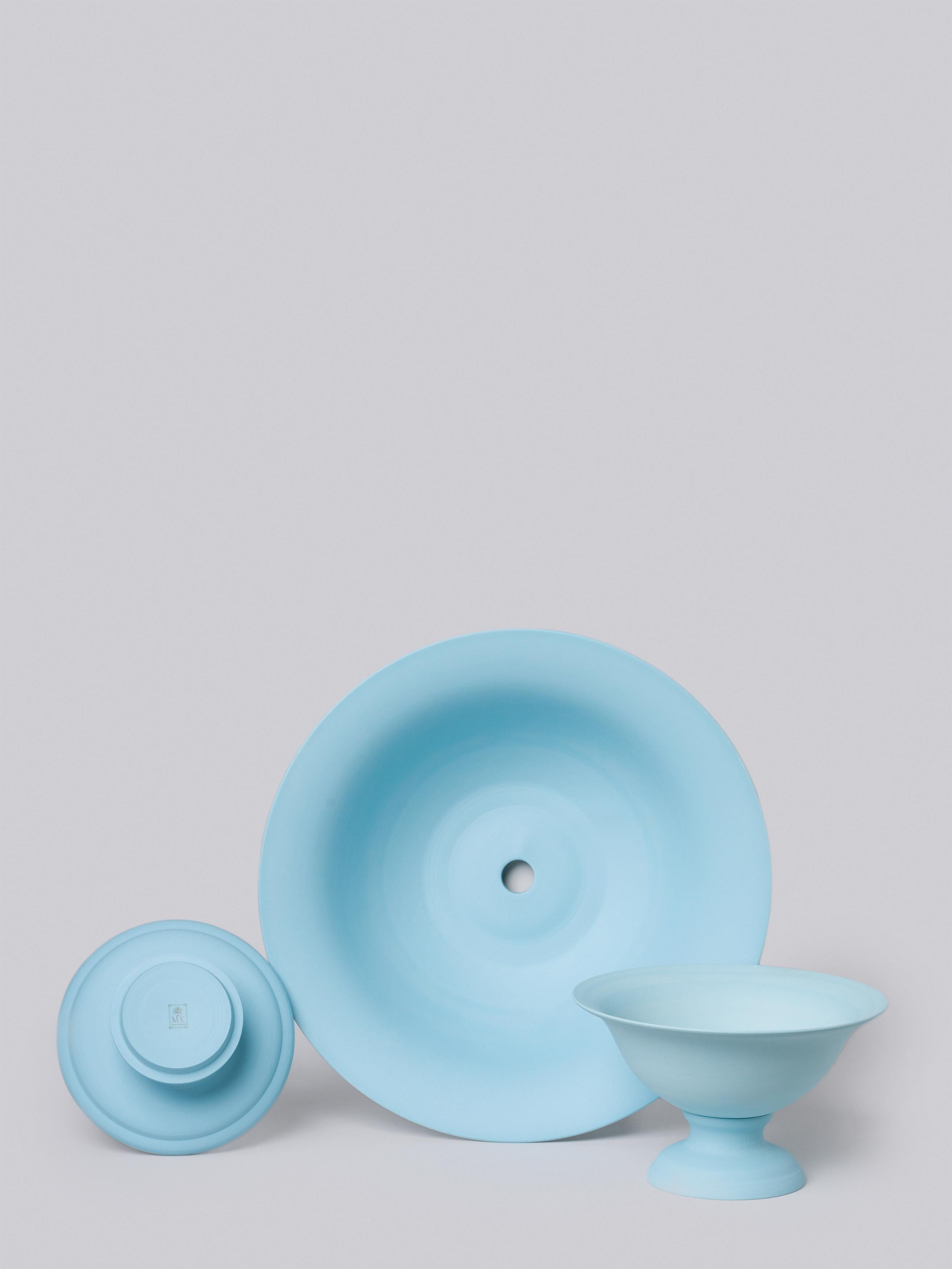 Vaso-Pflanzgefäß aus Porzellan mit Fuß in mattem Denimblau (Chinesisch) im Angebot