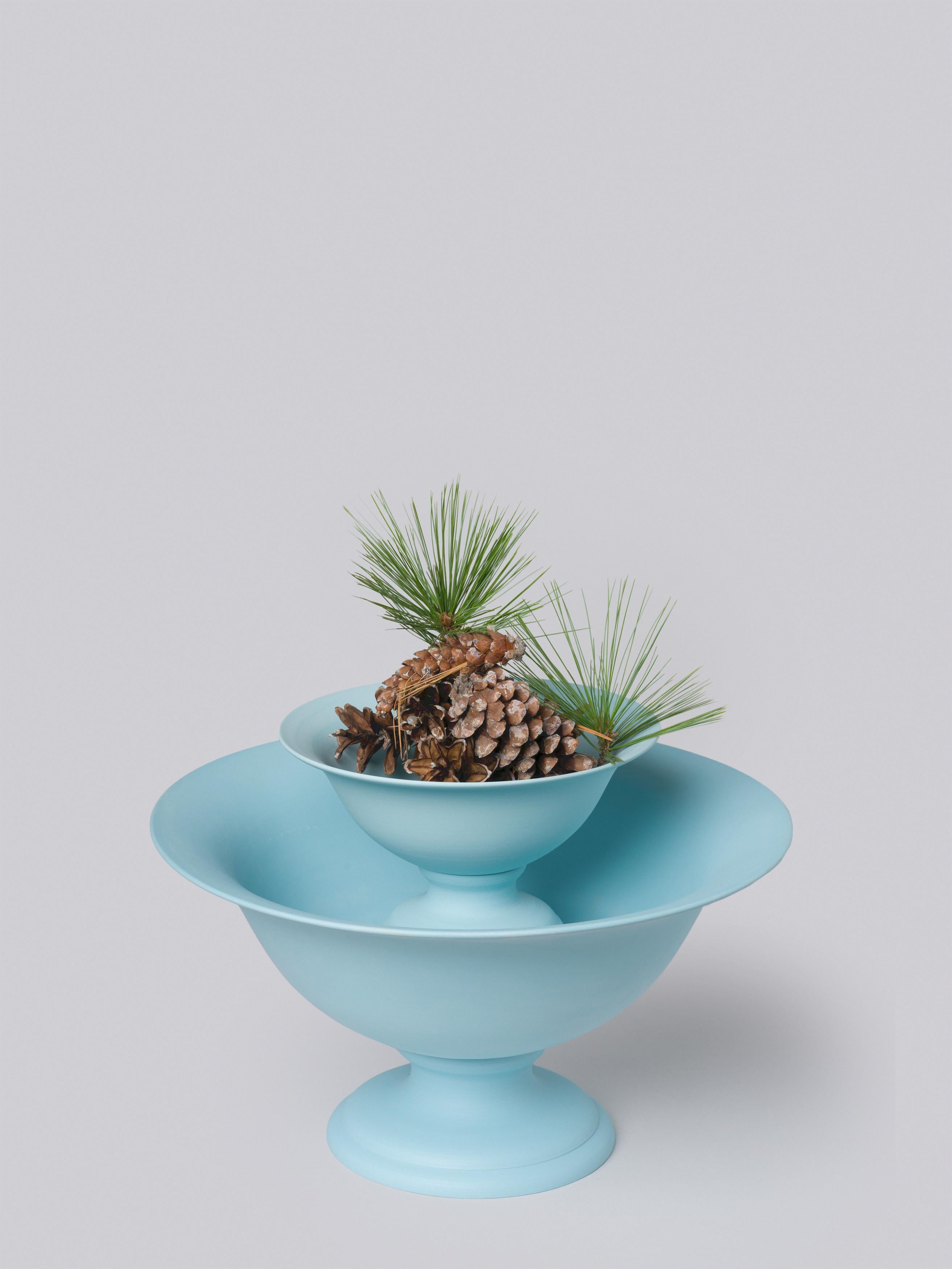 Moulé Petite jardinière vase en porcelaine sur pied en bleu de jean mat en vente