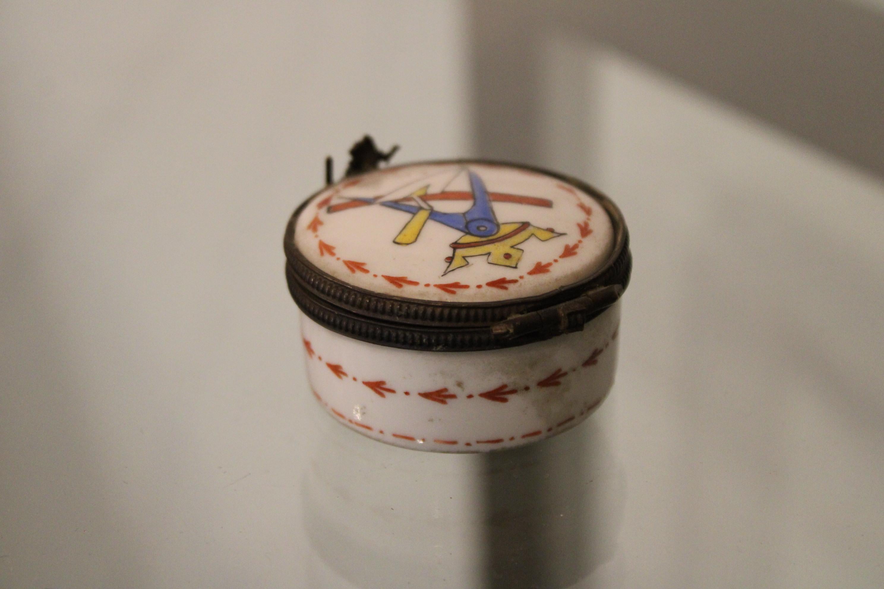 Small Freemasonry Porcelain Box For Sale 1