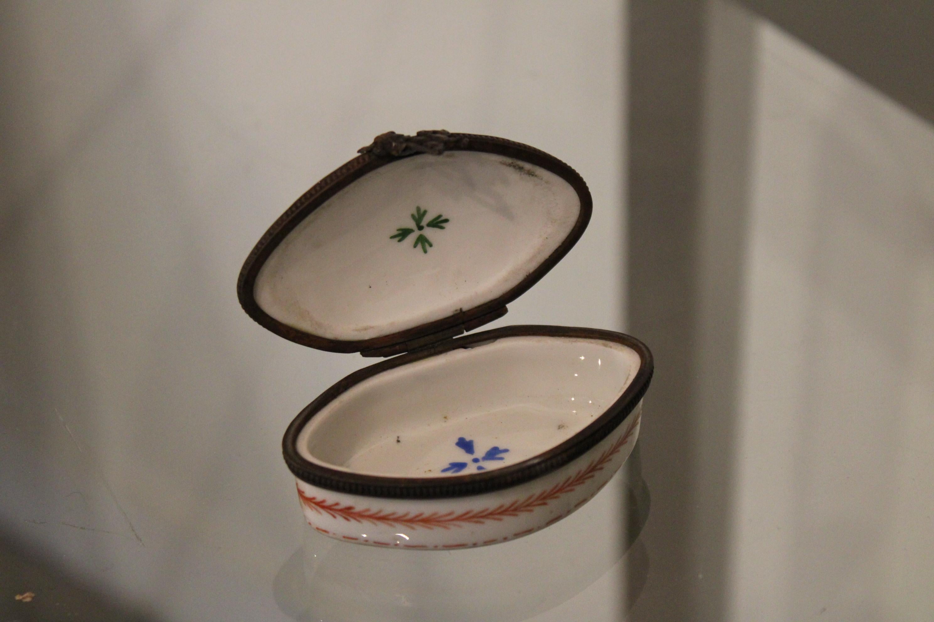 19th Century Small Freemasonry Porcelain Box For Sale