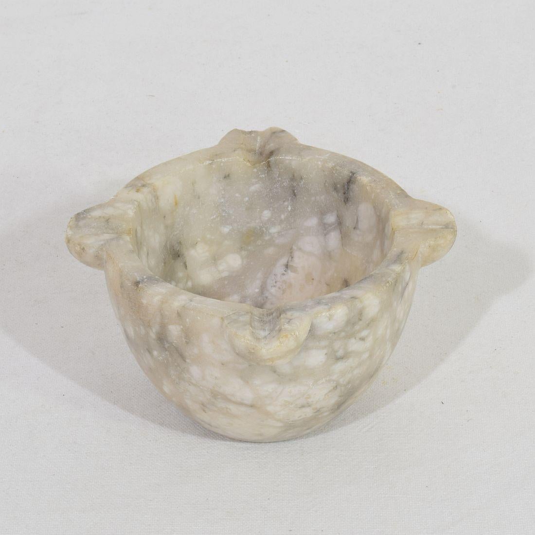 Stile provenzale Piccolo mortaio francese in alabastro del XVIII-XIX secolo in vendita