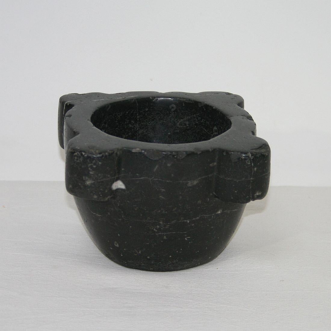 Small French 18th-19th Century Black Marble Mortar In Good Condition In Buisson, FR