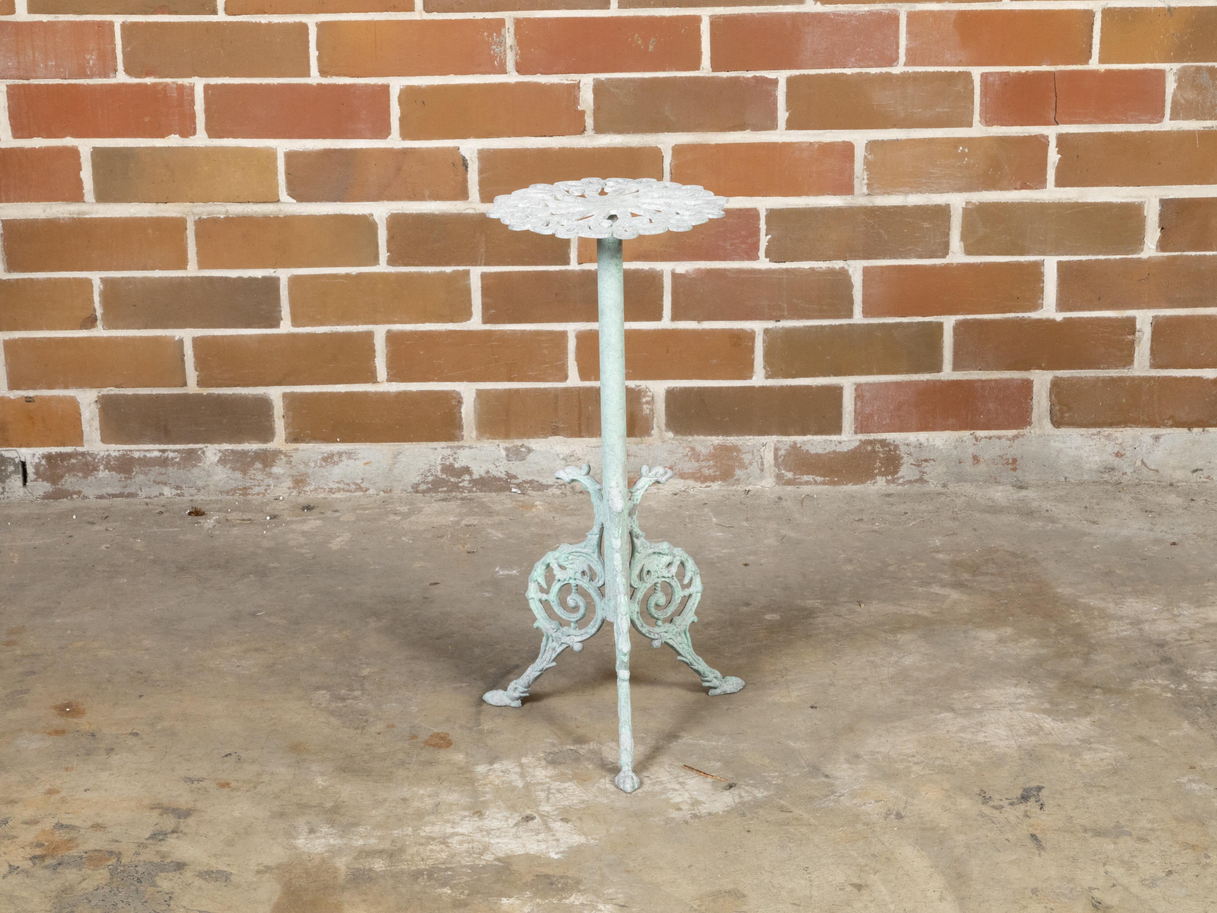 Small French 1920s Soft Green Painted Iron Garden Side Table with Tripod Base In Good Condition For Sale In Atlanta, GA