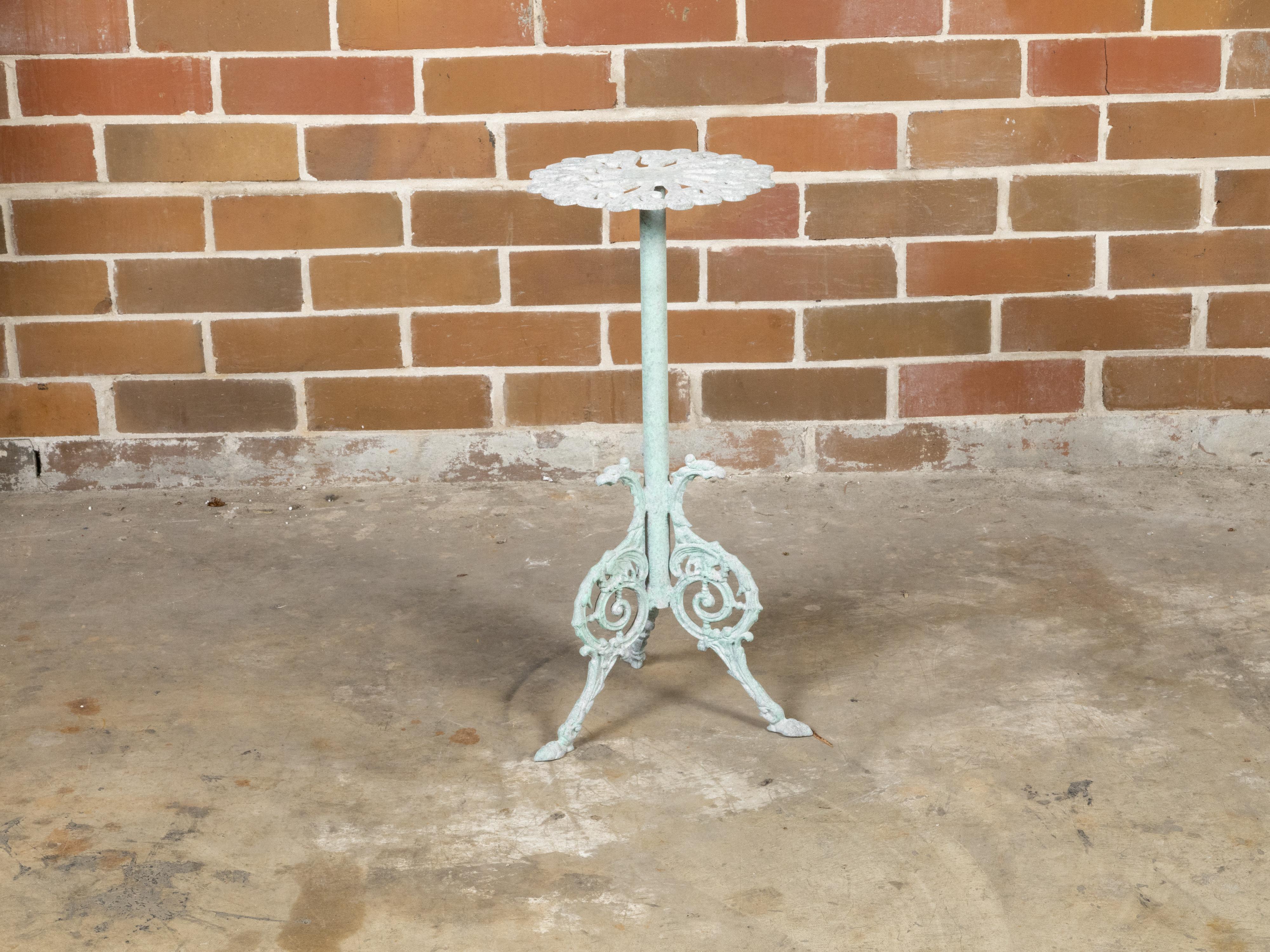 20th Century Small French 1920s Soft Green Painted Iron Garden Side Table with Tripod Base For Sale