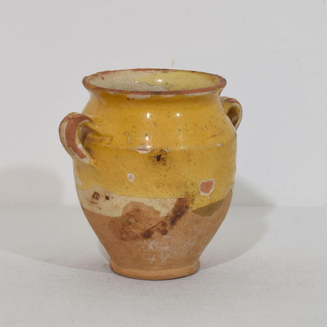 Kleines französisches gelb glasiertes Keramikgefäß aus dem 19. (Französische Provence) im Angebot