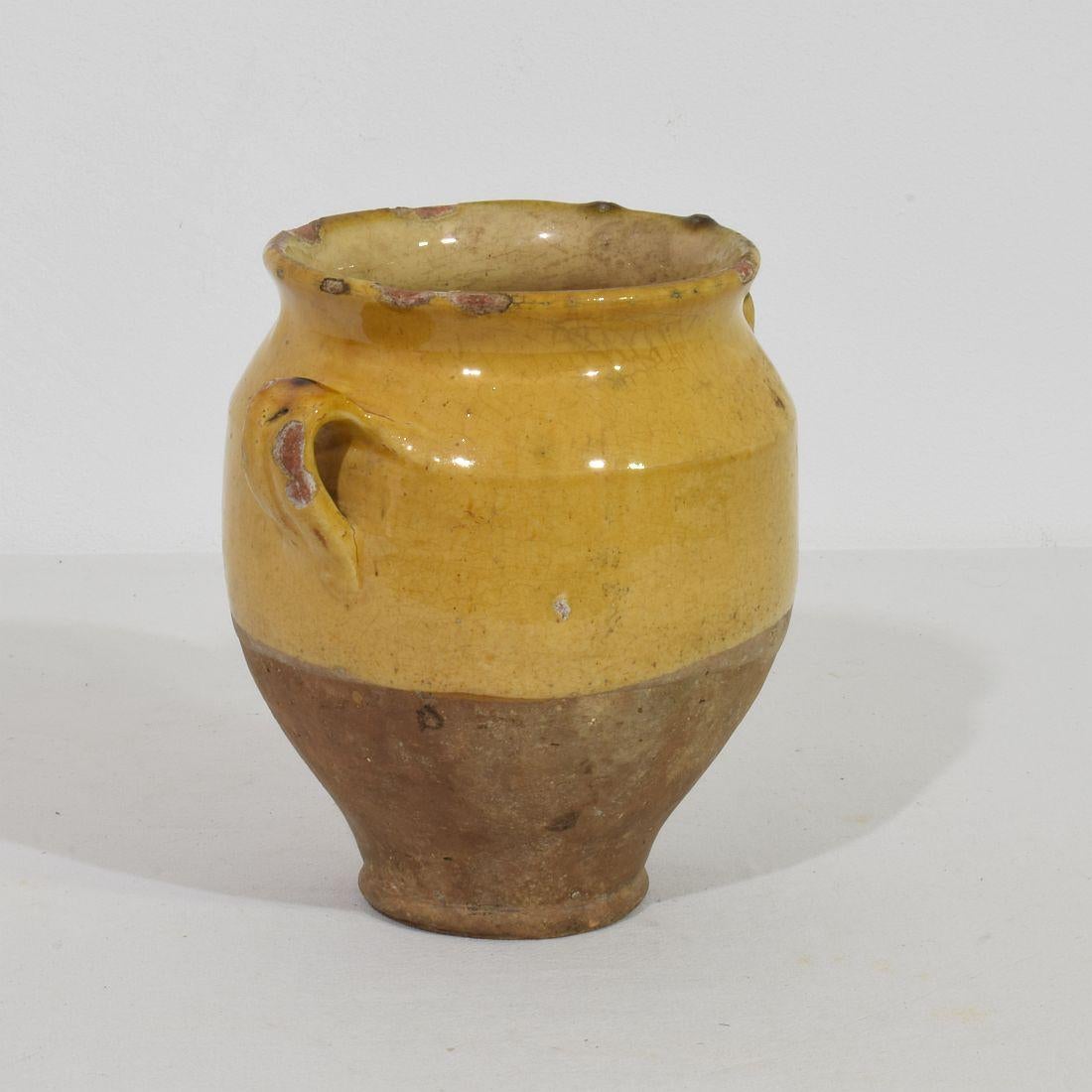 Kleines französisches gelb glasiertes Keramikgefäß aus dem 19. (Französische Provence) im Angebot
