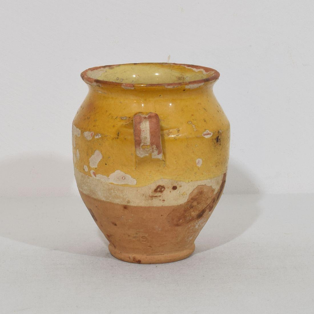 Small French 19th Century Yellow Glazed Ceramic Confit Jar In Good Condition For Sale In Buisson, FR