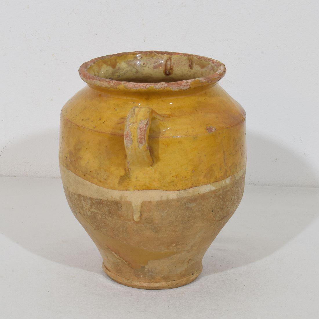 Français Petite jarre à confit française du 19ème siècle en céramique à glaçure jaune en vente